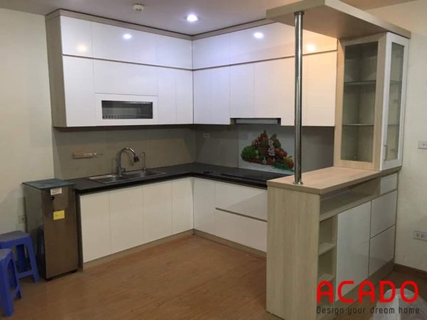 Tủ bếp Laminate hình chữ U cho căn bếp có diện tích rộng rãi