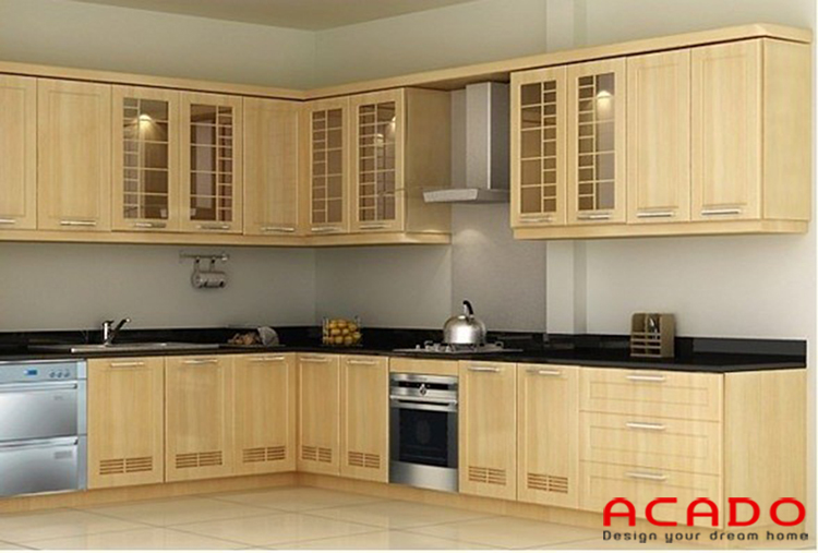 Tủ bếp bằng gỗ tần bì tận dụng không gian góc tạo được cảm giác rộng rãi cho căn bếp