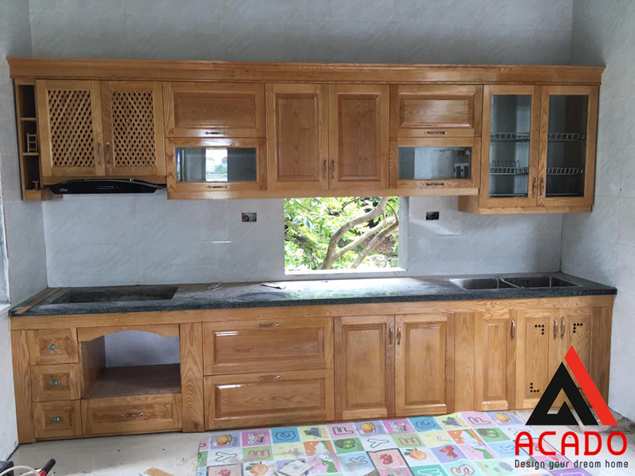 Tủ bếp gỗ sồi Nga chữ I nhỏ gọn - ACADO thi công tủ bếp giá rẻ, chất lượng