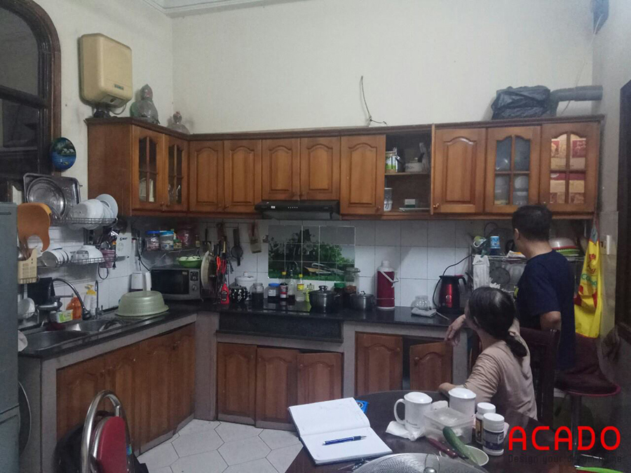 Hiện trạng căn bếp của gia đình khá là rộng rãi nhưng đã cũ hỏng và không sử có nhiều diện tích để đồ