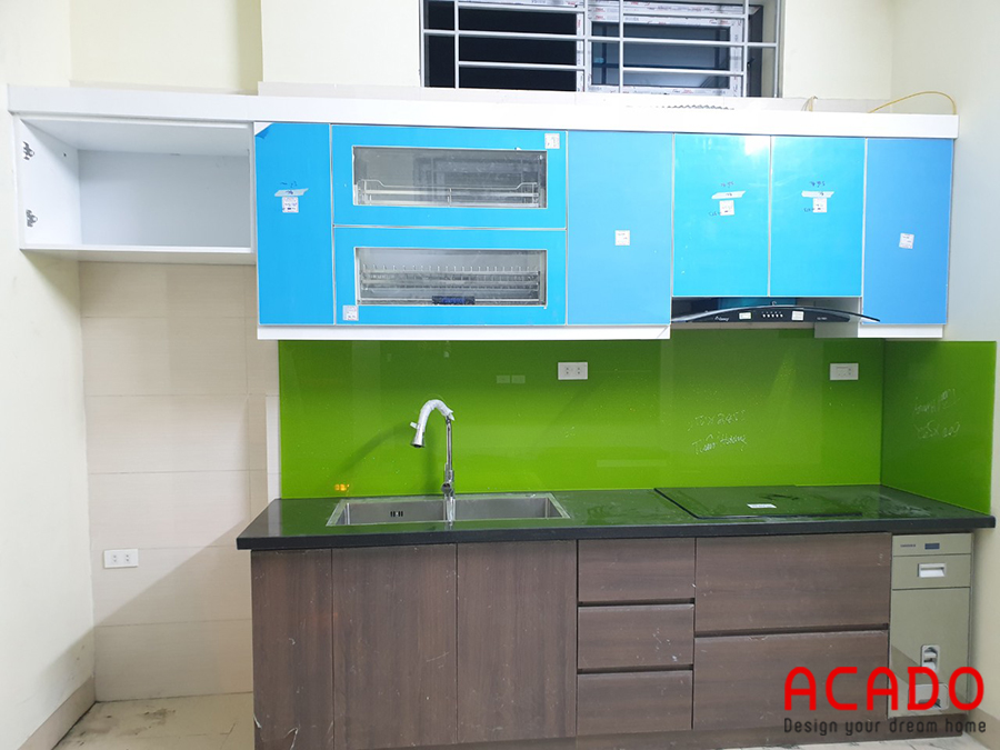 Tủ bếp khung inox cánh Acrylic khi đã hoàn thành xong - ACADO thi công tại Hà Đông