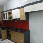 công trình tủ bếp tại quang trung đang trong qua trình lắp đặt