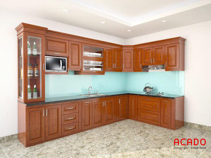 Tủ bếp gỗ xoan đào với sự kết hợp của kính bếp màu xanh lá cây