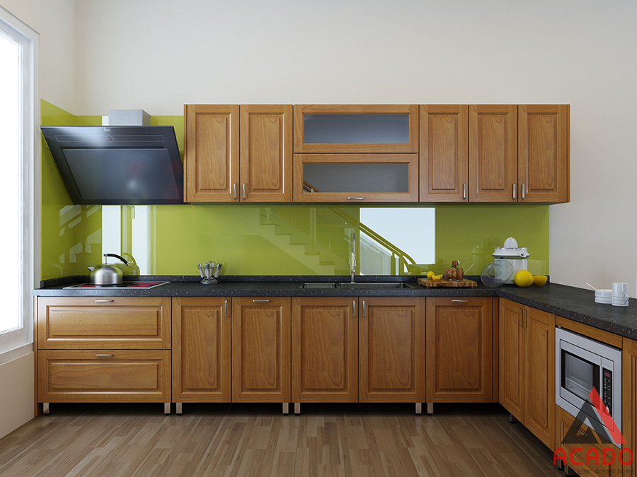 Tủ bếp inox kết hợp với cánh gỗ tự nhiên mang đến không gian bếp ấm cúng, sang trọng