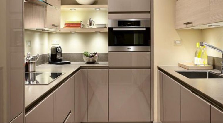 Mẫu tủ bếp Acrylic dáng đồi xứng phù hợp các chung cư có diện tích bếp nhỏ