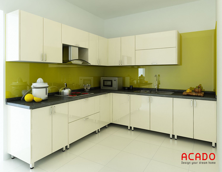 Tủ bếp inox 304 cánh Acrylic sáng bóng màu trắng được thiết kế hình chữ L tối ưu không gian sử dụng