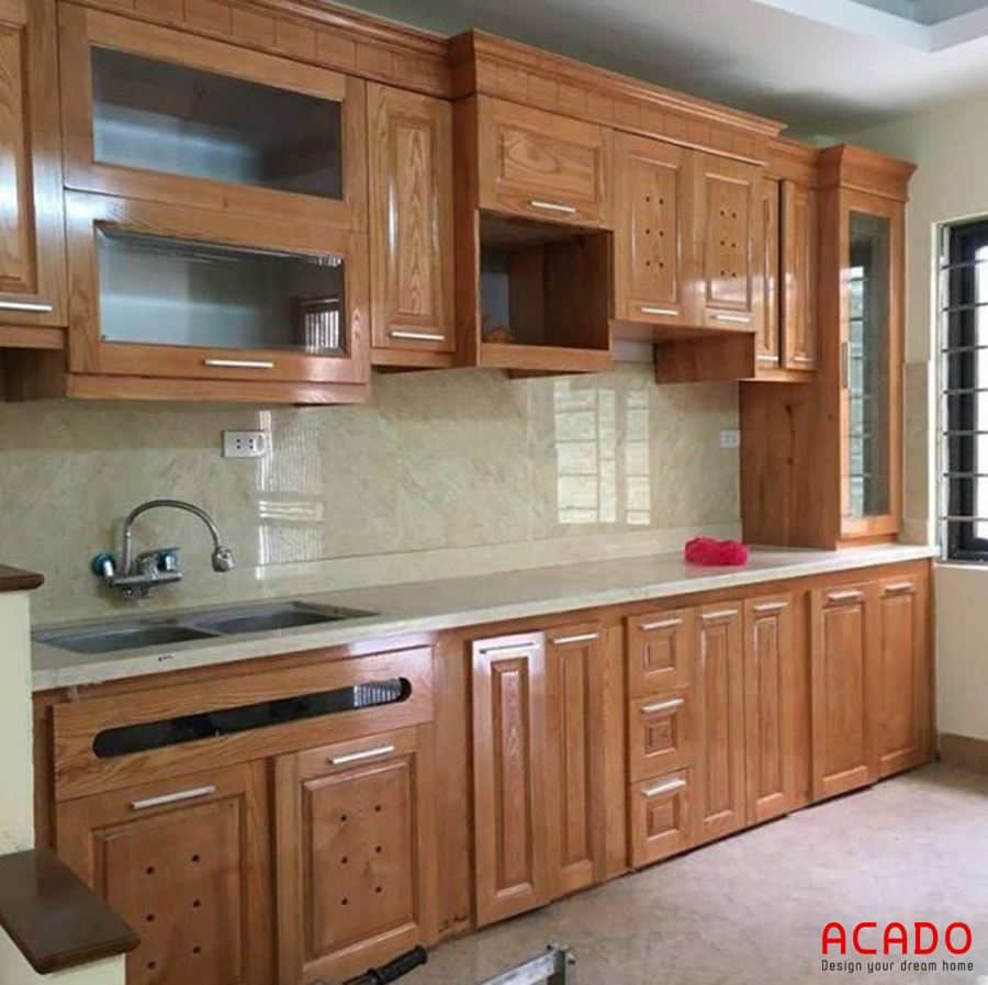Mẫu tủ bếp được thiết kế nhỏ gọn đầy đủ tiện nghi làm bằng gỗ xoan đào giá khoảng 12 triệu đồng