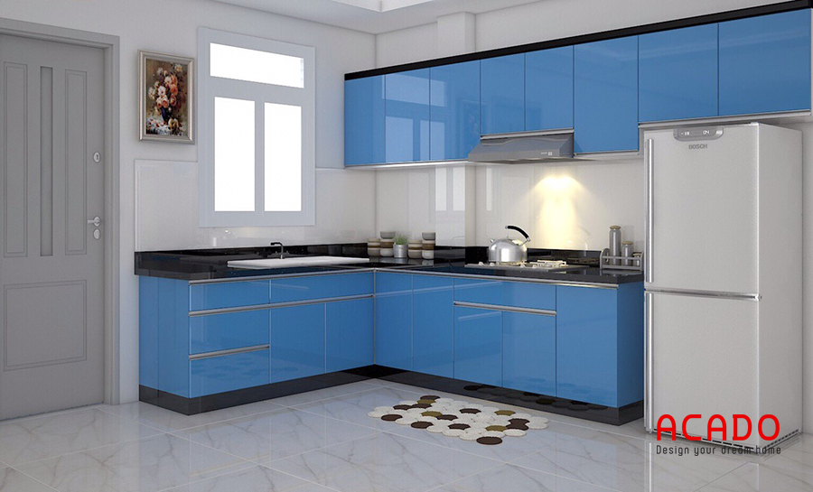 Tủ bếp hình chư L sử dụng chất việu picomat kết hợp với Acrylic bóng gương màu xanh nước biển đem lại cho căn bếp sự tươi mới, hiện đại