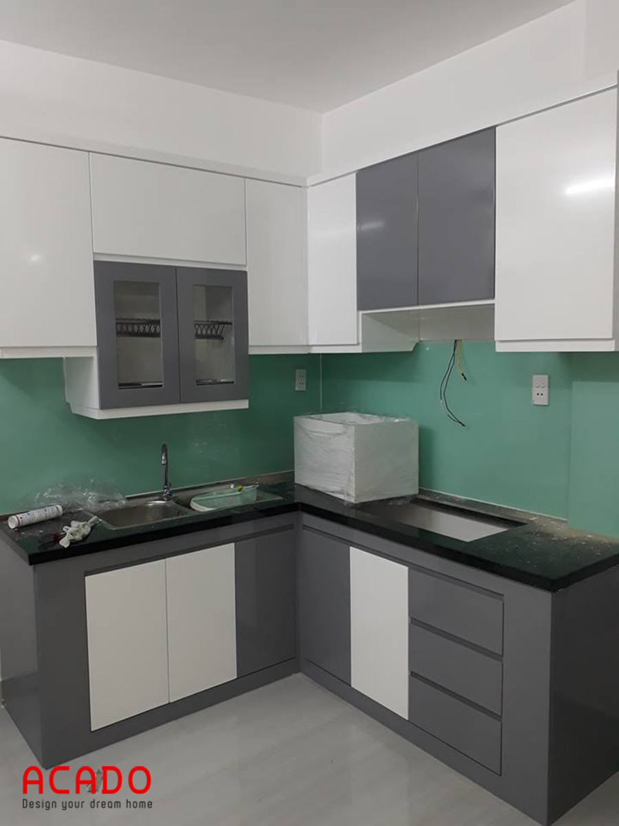 Mẫu tủ bếp chữ L nhỏ gọn thích hợp các căn hộ chung cư