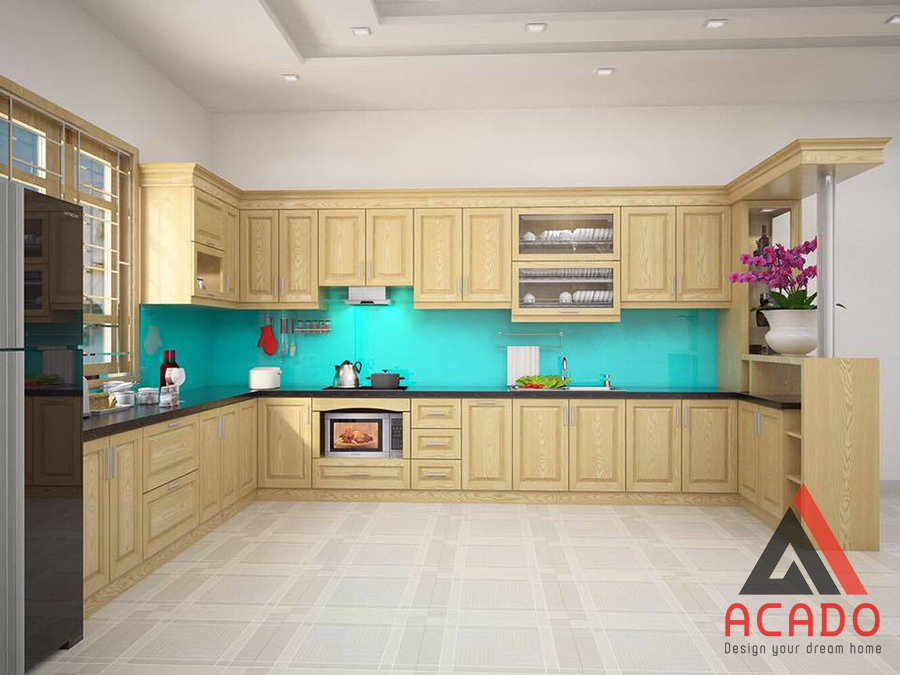Với không gian bếp rộng thì mẫu tủ bếp hình chữ U gỗ sồi Nga là lựa chọn hoàn hảo