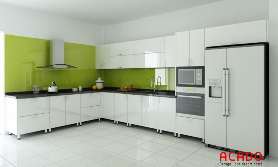 Mẫu tủ bếp inox kết hợp cánh Acrylic sáng bóng đem lại không gian bếp hiện đại, trẻ trung