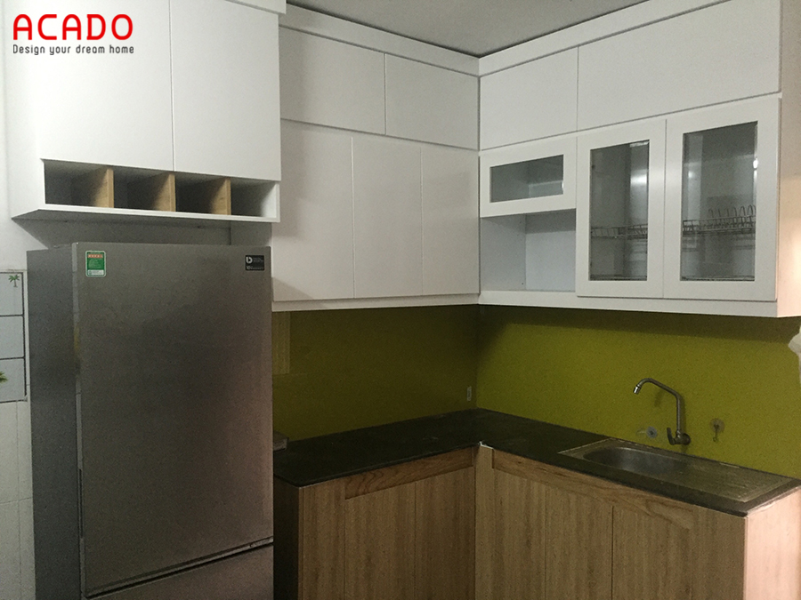 Không gian bếp nhỏ hẹp thì mẫu tủ bếp Melamine hình chữ L là sự lựa chọn hàng đầu