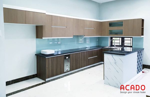 Tủ bếp Picomat cánh Acrylic sáng bóng , hiện đại