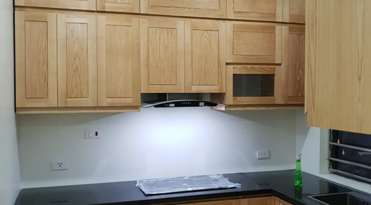 Công trình tủ bếp gỗ tự nhiên ACADO thiết kế và thi công