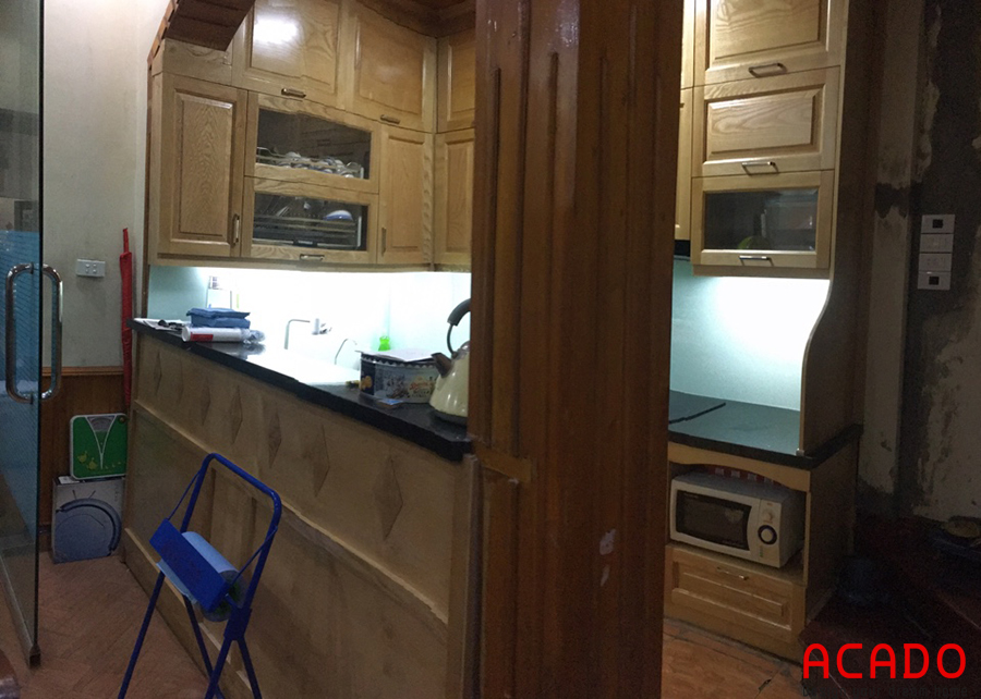 Một góc nhìn khác của căn bếp sau khi thi công tủ bếp tại Ba Đình.