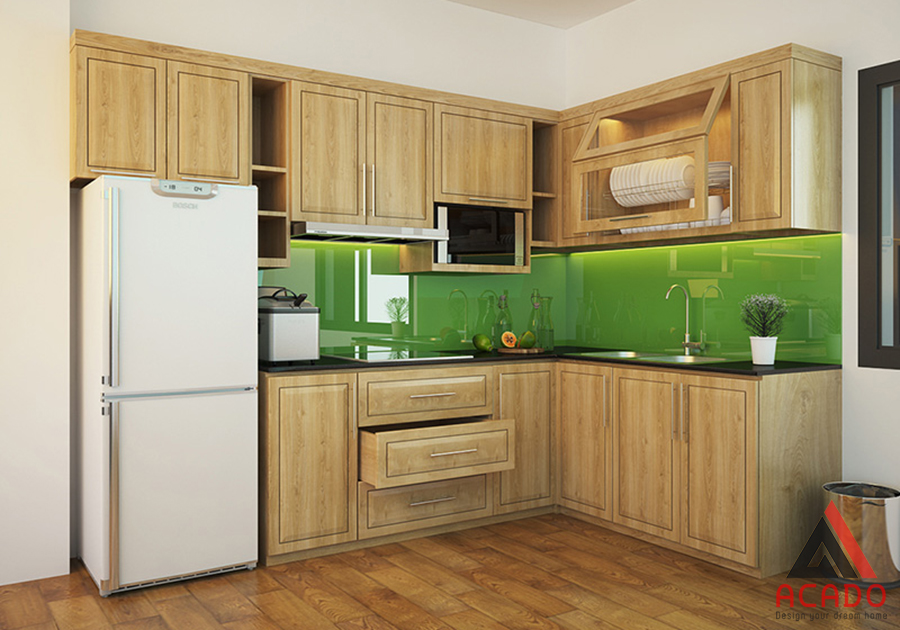 Mẫu tủ bếp gỗ sồi Nga với màu vân gỗ sáng được nhiều gia đình ưu thích lựa chọn.