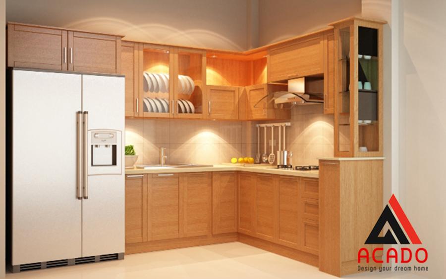 Mẫu tủ bếp gỗ sồi Mỹ tông màu sáng mang vẻ đẹp mộc mạc.