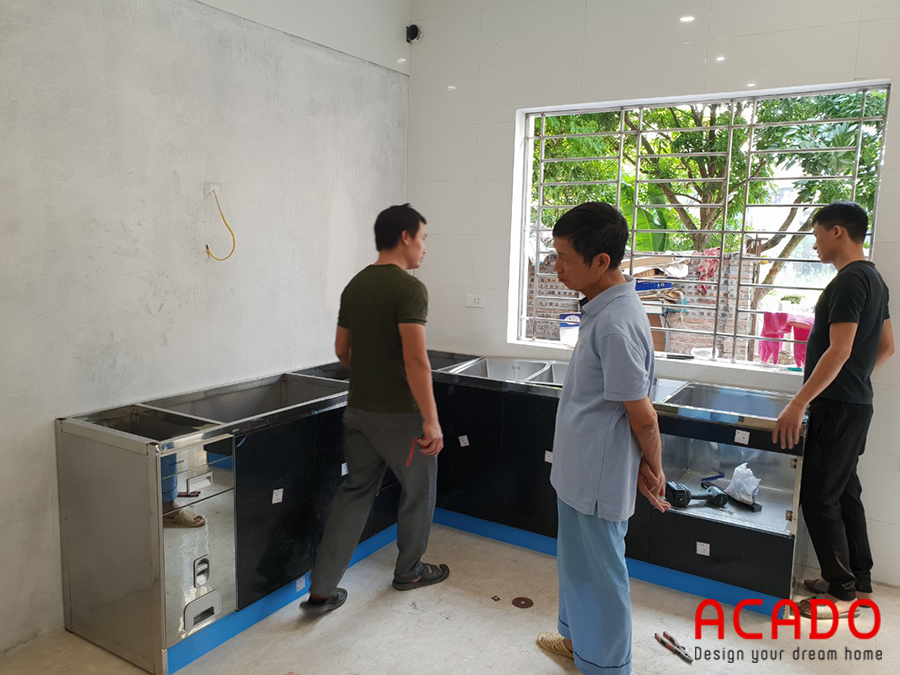 Tủ bếp thùng inox cánh Acrylic ACADO đang chuẩn bị thi công cho khách hàng tại Hà Đông