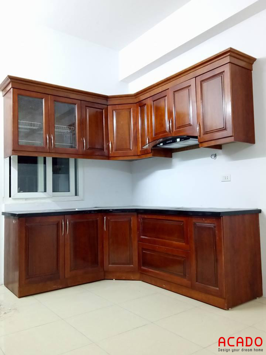 Mẫu tủ bếp gỗ xoan đào phun màu cánh dán.