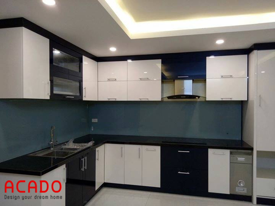 Với sự kết hợp 2 tone màu trắng- đen mang đến vẻ sang trọng, hiện đại.