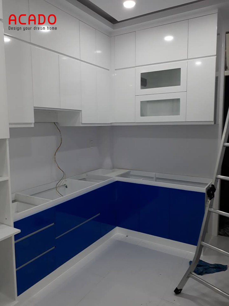 Mẫu 19 : Tủ bếp nhựa tone màu trắng - xanh