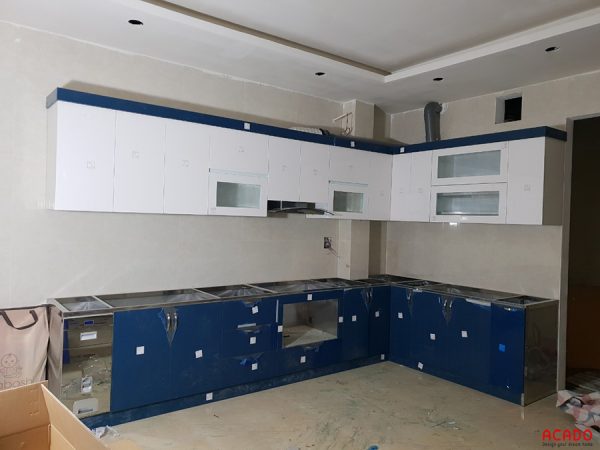 Thùng tủ chất liệu inox 304 , cánh gỗ cong nghiệp Acrylic màu trắng - xanh