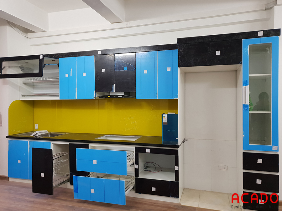 Thi công tủ bếp nhựa Picomat cánh Acrylic cho khách hàng tại Hà Đông . Nội thất ACADO