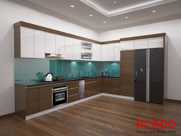 Tủ bếp chất liệu cánh Laminate màu trắng kết hợp màu nâu hiện đại cho phòng bếp