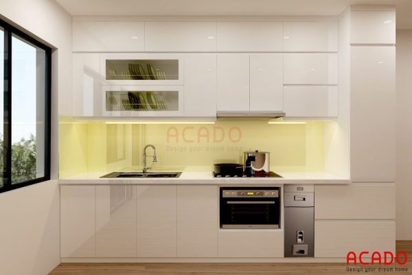 Tủ bếp trắng với phụ kiện nhà bếp thông minh