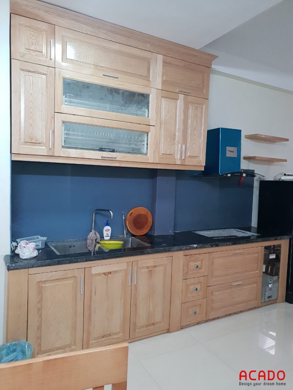 Tủ bếp gỗ sồi Nga - công trình Acado thi công tại La khê - Hà Đông.