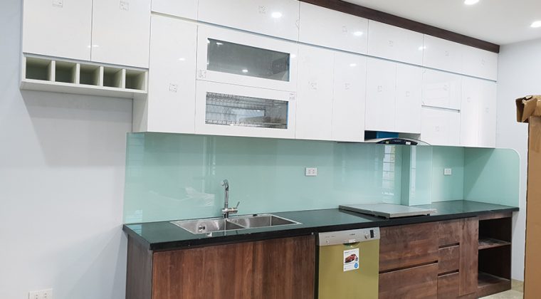 Tủ bếp Acrylic bóng gương - công trình Acado đã thi công thực tế cho khách hàng tại Hà Nội