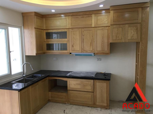 Tủ bếp gỗ sồi Nga hình chữ L phong cách hiện đại