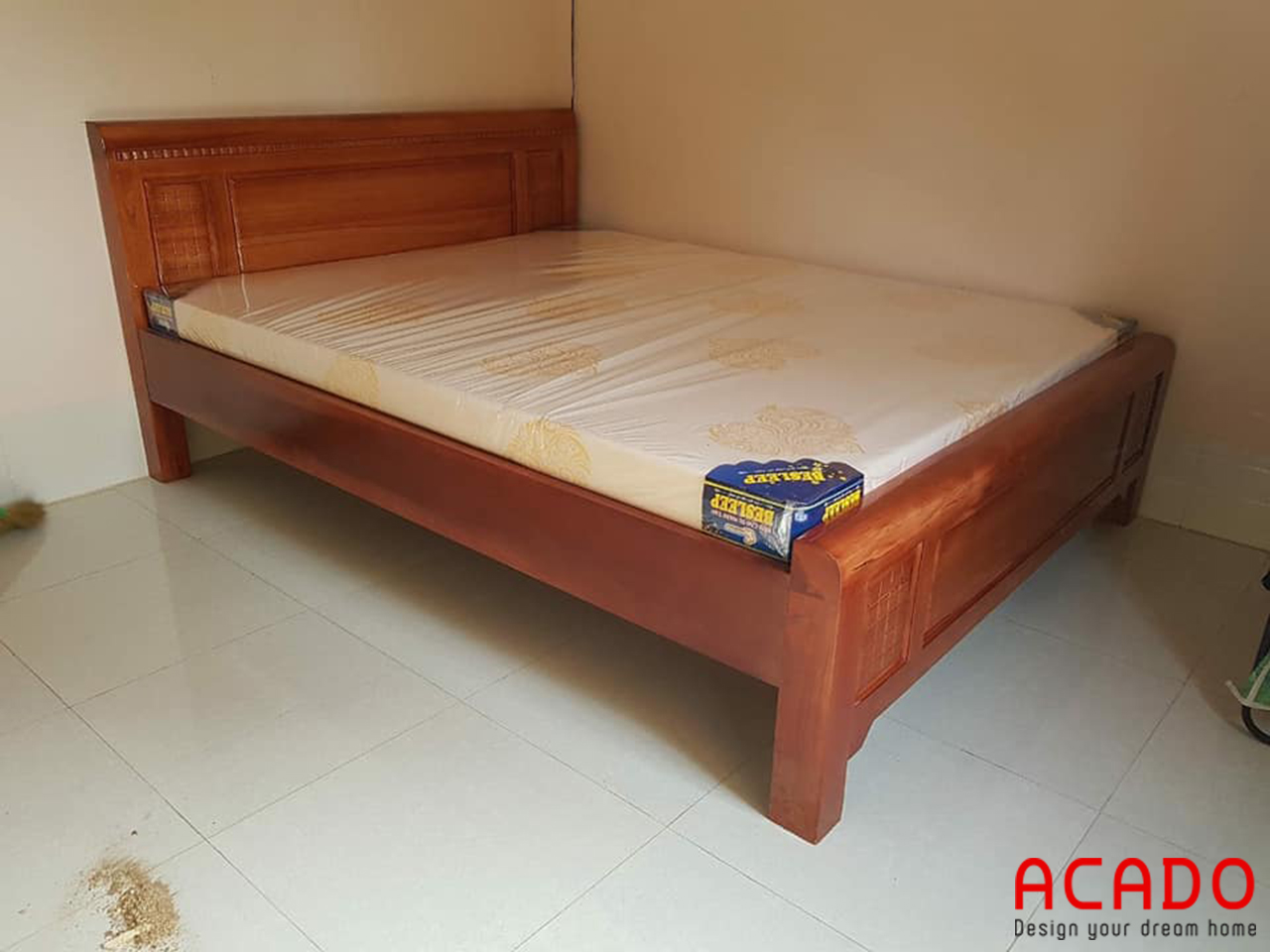 Giường ngủ gỗ xoan đào kiểu dáng cổ điển