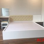 Giường ngủ hiện đại được làm từ chất liệu gỗ công nghiệp Melamine