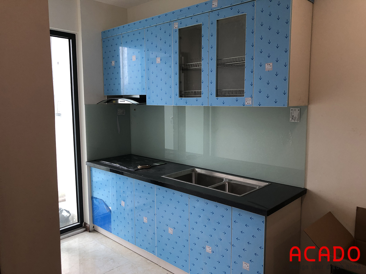 Tủ bếp thùng Picomat cánh Acrylic - công trình ACADO thi công tại Nguyễn Xiển, gia đình chị Hải