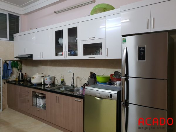 Tủ bếp chất liệu thùng tủ inox 304, cánh gỗ công nghiệp Acrylic cho độ bền cực cao