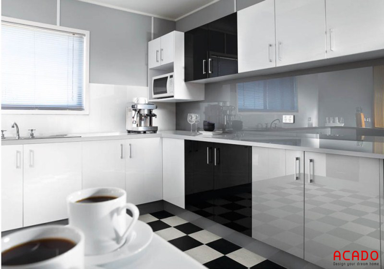 Tủ bếp thiết kế kiểu dáng mới nhất cùng với màu sắc đen - trắng nổi bật, thu hút