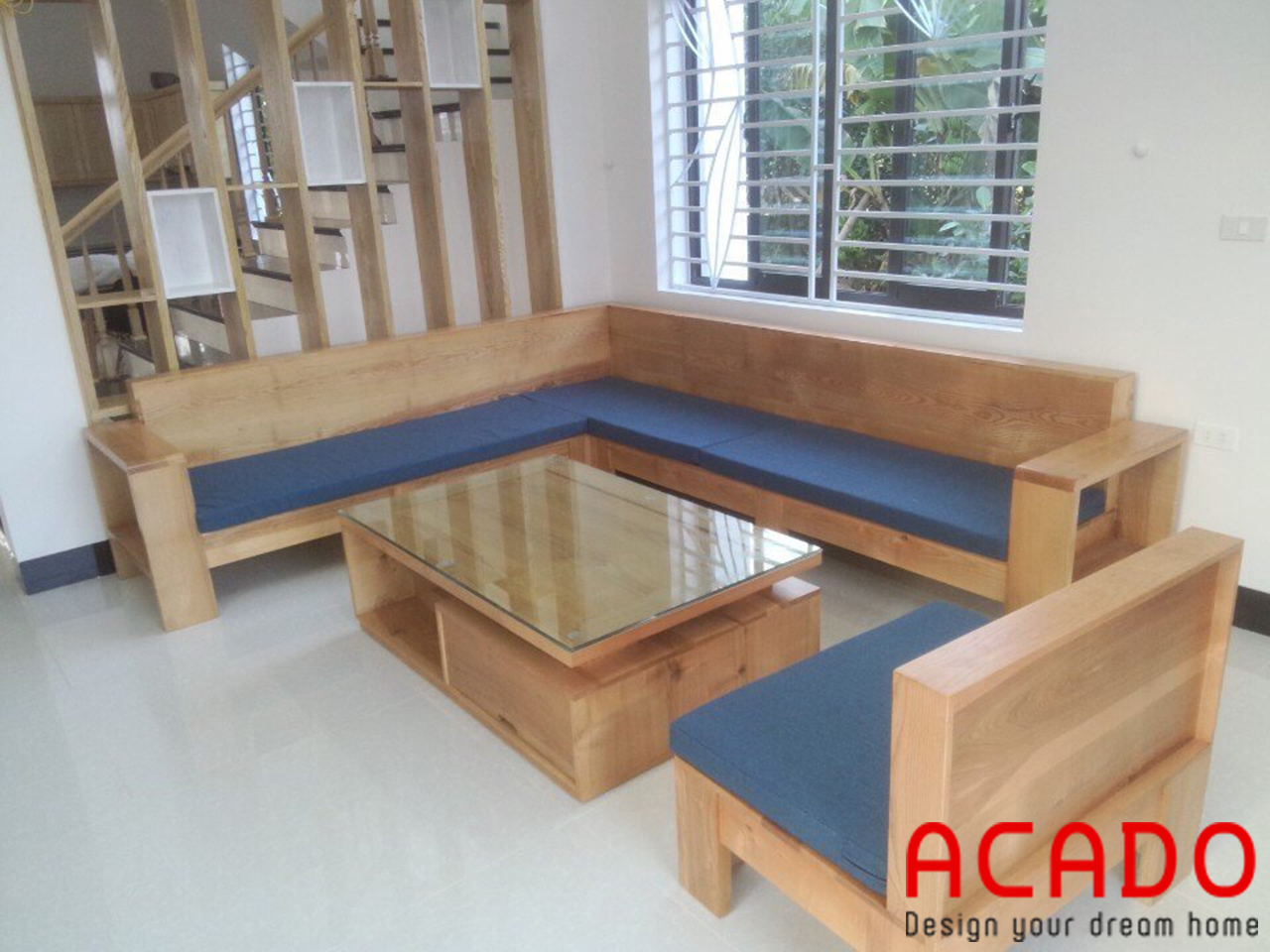 Mẫu sofa gỗ có lót đệm thoải mái khi sử dụng
