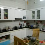 Tủ bếp đã hoàn thiện và gia đình anh Triệu đã bắt đầu sử dụng tủ bếp