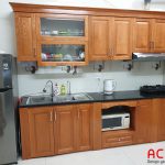 Tủ bếp khung cánh chữ I nhỏ gọn nhưng vẫn đầy đủ công năng sử dụng