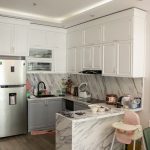 Không gian bếp với màu trắng làm chủ đạo - tủ bếp sơn bệt đẹp