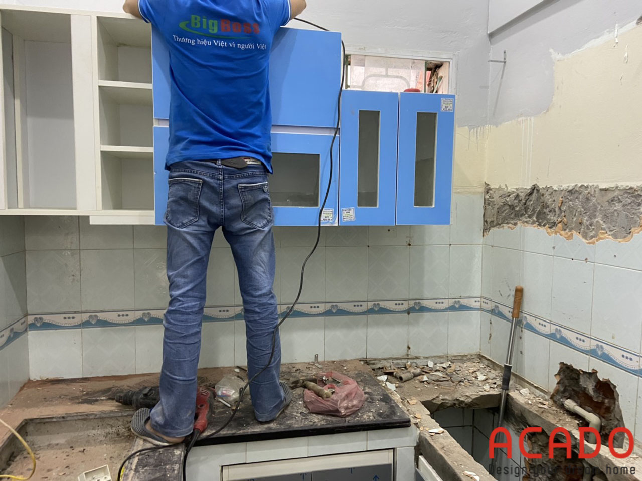 Thợ thi công ACADO bắt đầu quá trình lắp đặt tại Thanh Trì - Hà Nôi