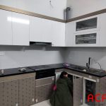 Tủ bếp chuẩn bị hoàn thành để kịp bàn giao cho gia đình chị Hương