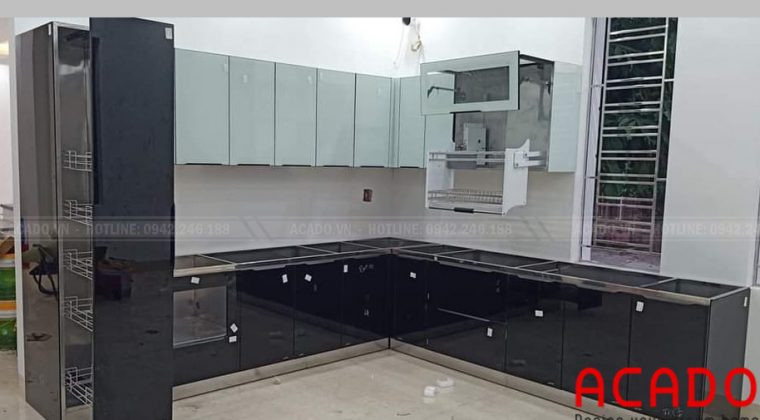 Tủ bếp inox cánh kính bền đẹp vượt trội với thời gia - Nội thất ACADO