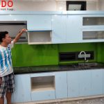 Cánh Acrylic bóng gương được nhiều khách hàng yêu thích, mang lại tính thẩm mỹ cho không gian bếp yêu của bạn