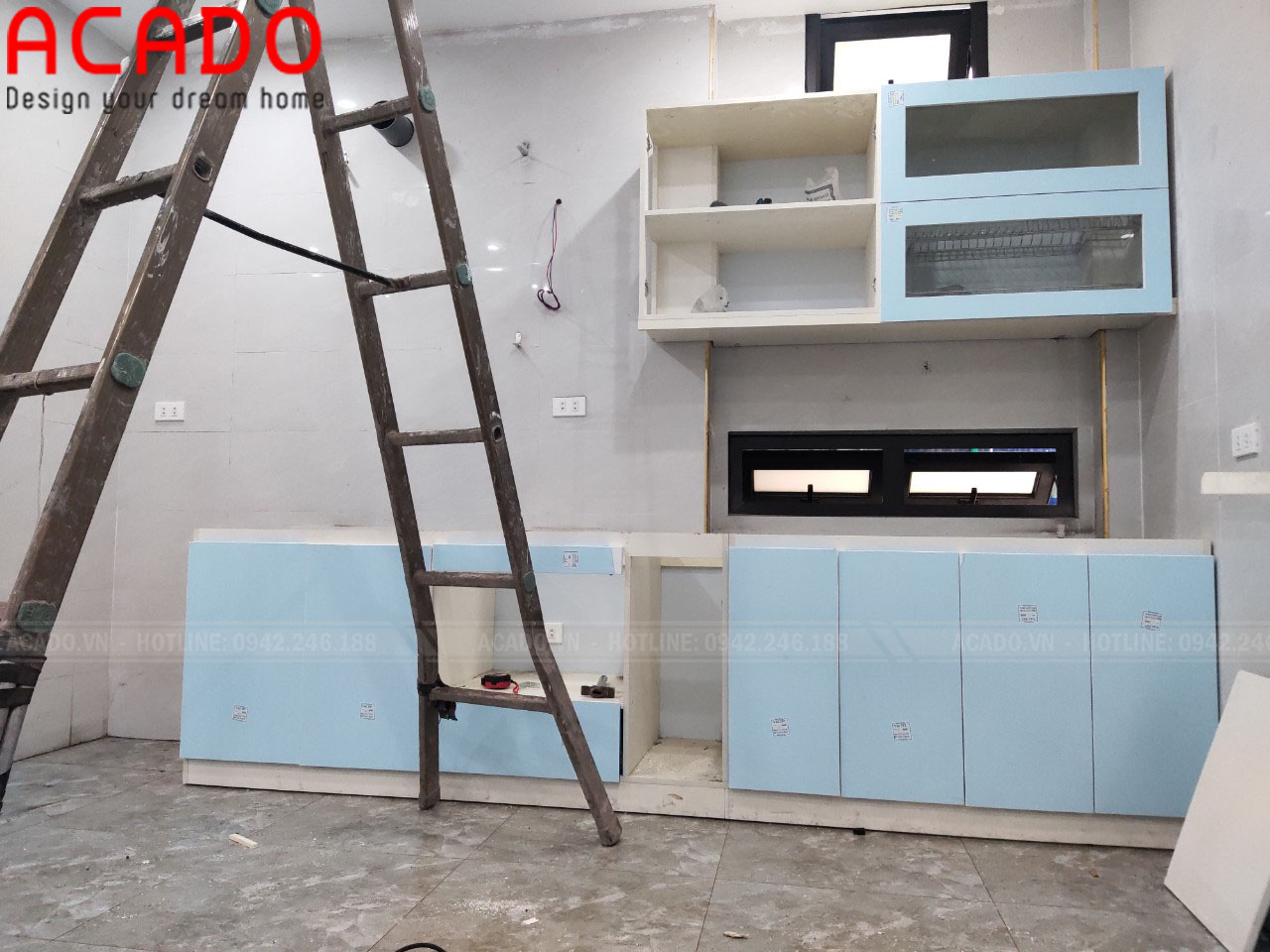 Tủ bếp nhà anh Hoàn trong quá trình lắp đặt - Lắp đặt tủ bếp tại Vân Côn