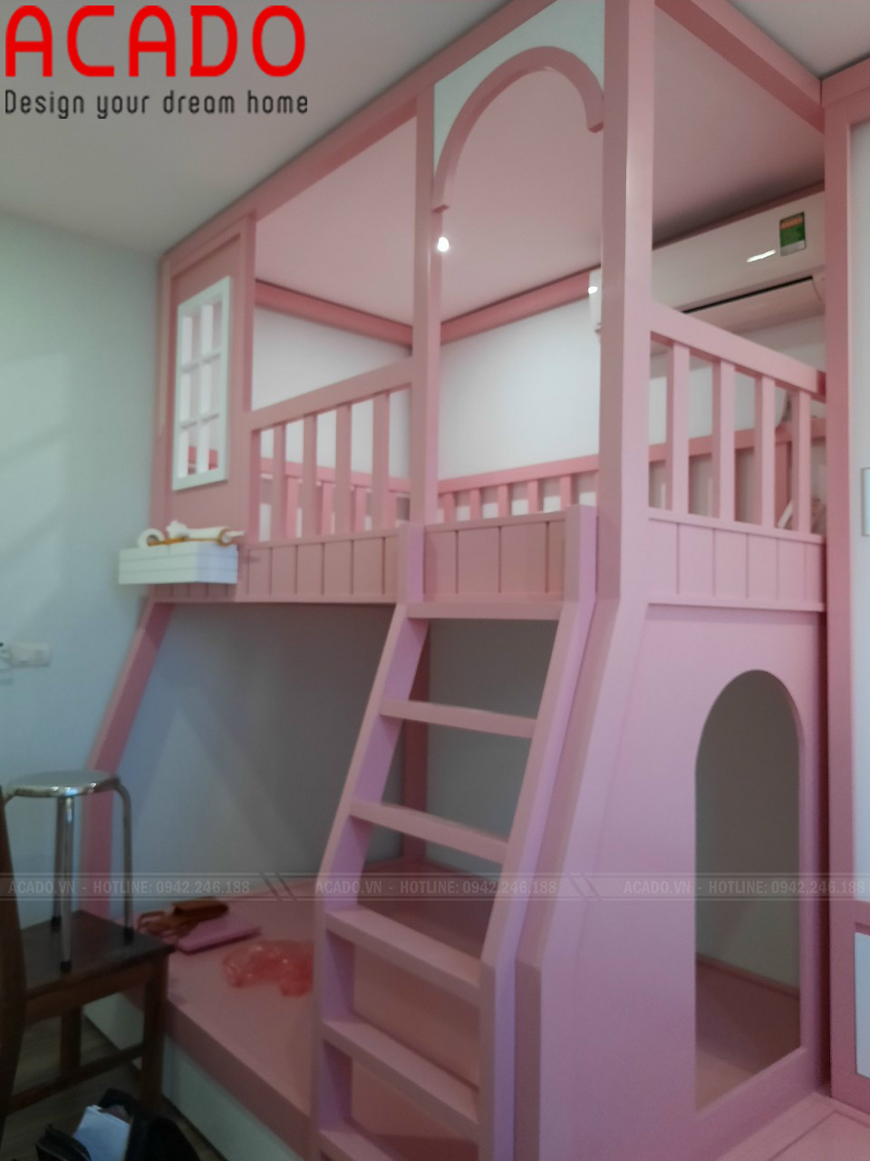 Thiết kế cầu thang tiện lợi và của sổ tầng hai mang lại sự thích thú cho các em nhỏ