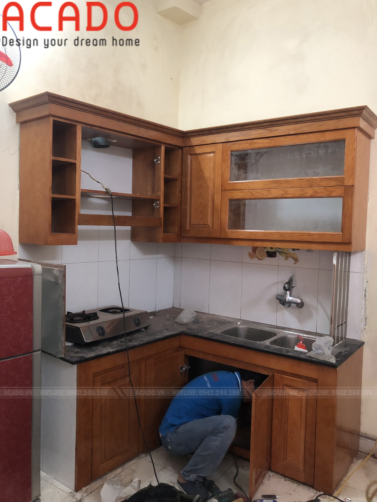 Tủ bếp gỗ sồi Nga được tẩm sấy kĩ càng tăng khả năng chống mối mọt, ẩm mốc - Thi công tủ bếp tại làng Hòa Bình