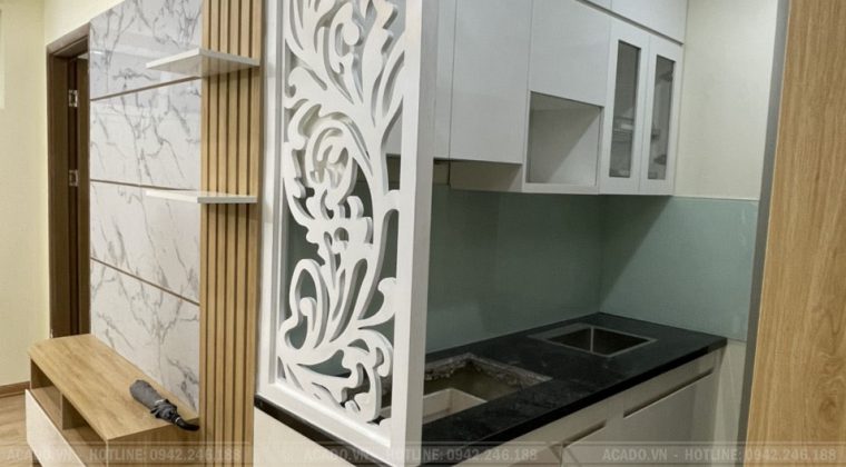 Tủ bếp chữ I kết hợp vách trang trí