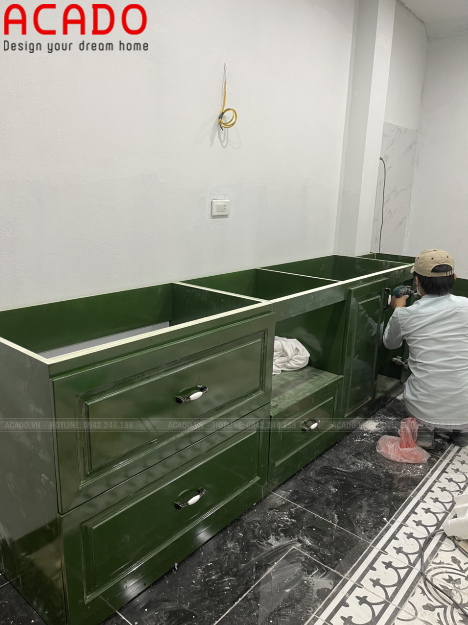 Thợ thi công nội thất ACADO bắt đầu lắp đặt tủ bếp - Thi công nội thất tại Nguyễn Ngọc Nại